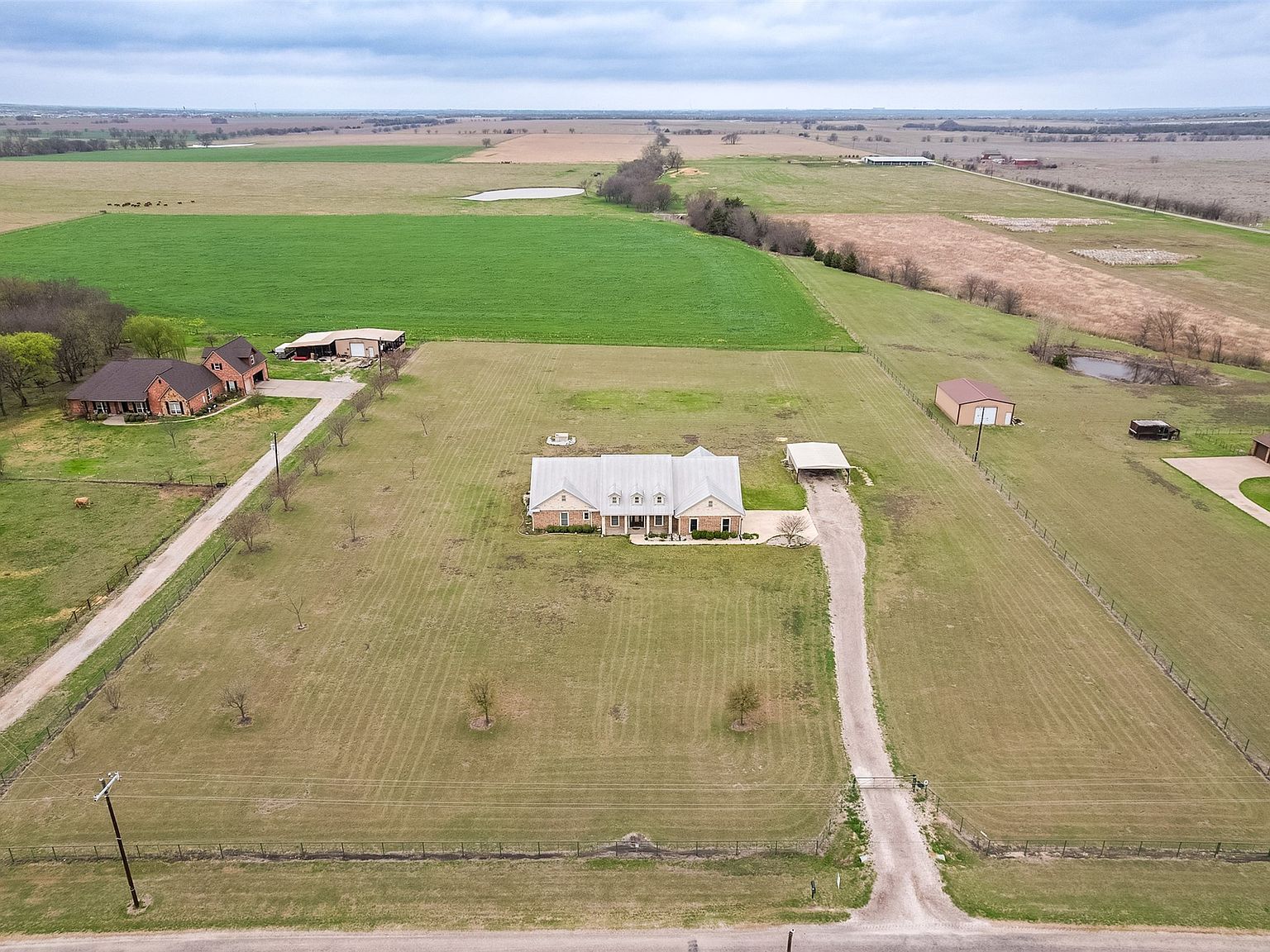 1066 West Rd Waxahachie, TX 75165  | Single Family