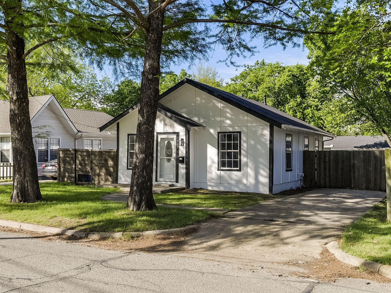 1507 N Preston St Ennis, TX 75119, 75119