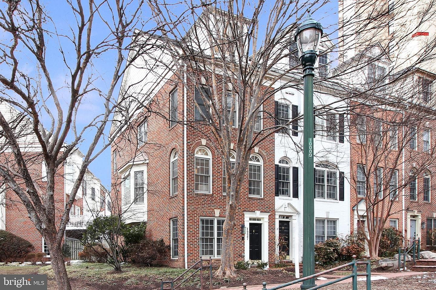 1227 Fidler Ln Silver Spring, MD 20910 - Thumbnail 2