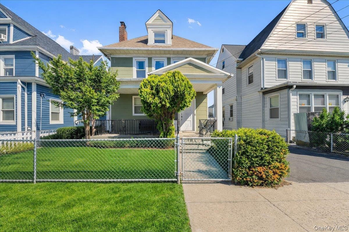 104 Waring Pl Yonkers, NY 10703  | Multi Family