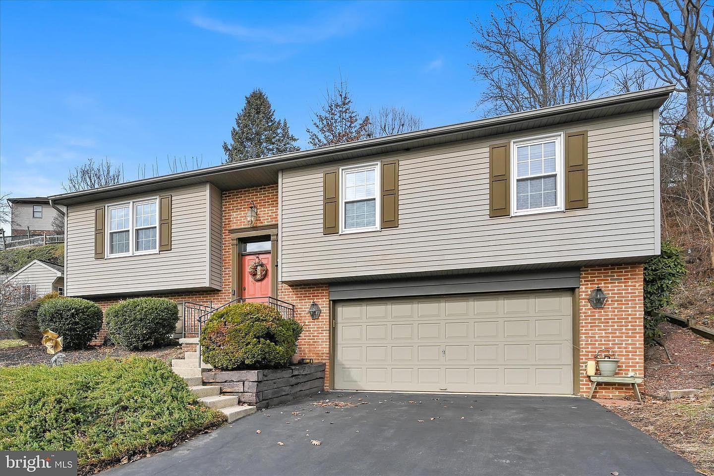 129 Glen Ct Ephrata, PA 17522 - Thumbnail 2
