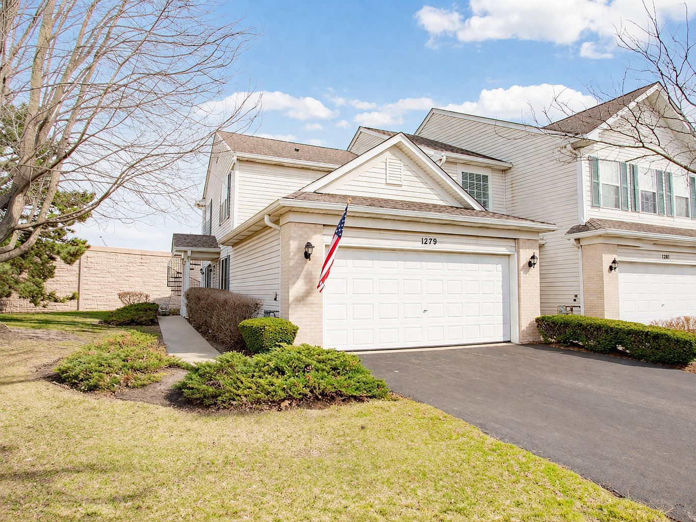 1279 Merrimack Ct Crystal Lake, IL 60014 - Thumbnail 2