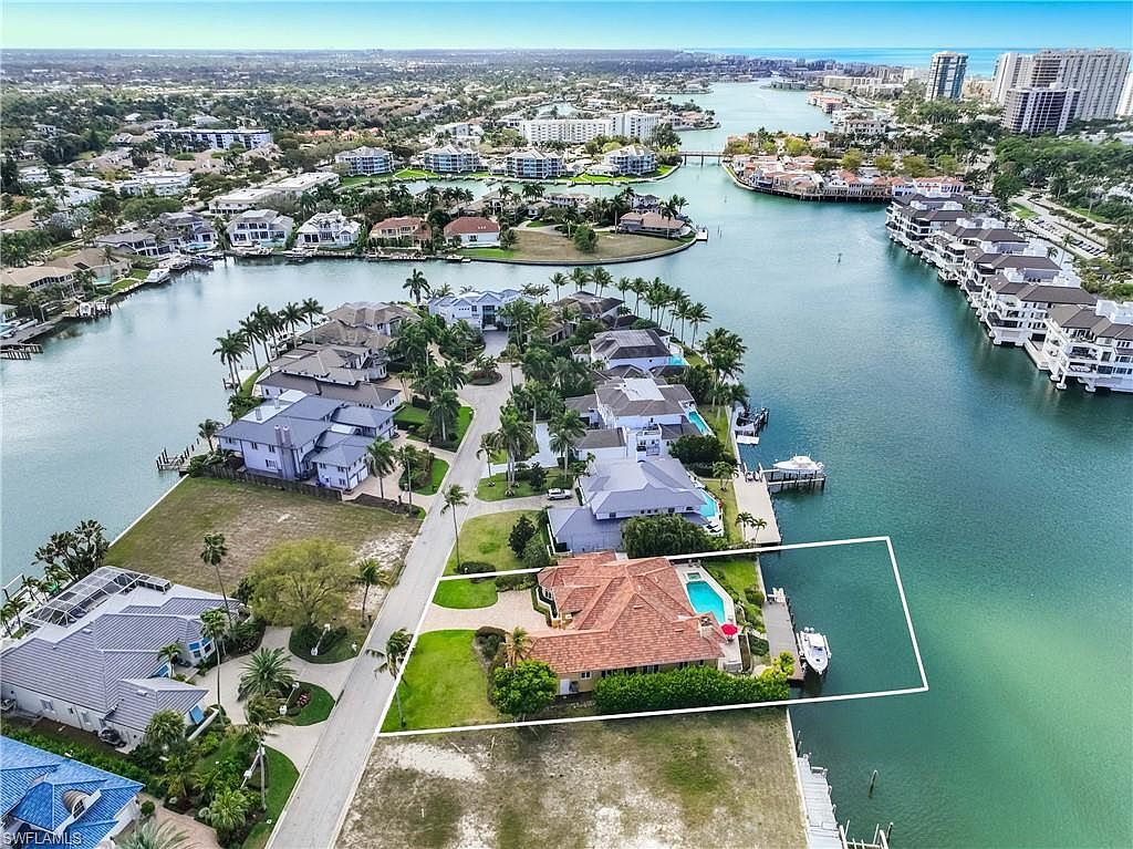 313 Neapolitan Way Naples, FL 34103 - Thumbnail 2