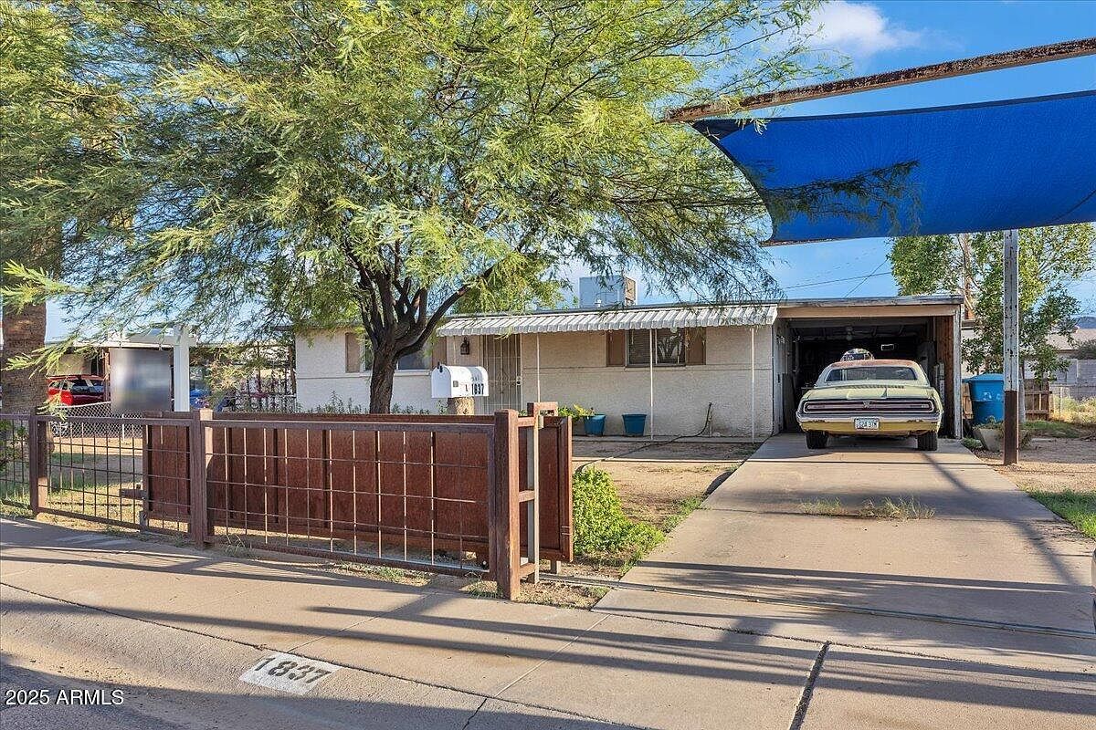 1837 E Pleasant Ln Phoenix, AZ 85042 - Thumbnail 2