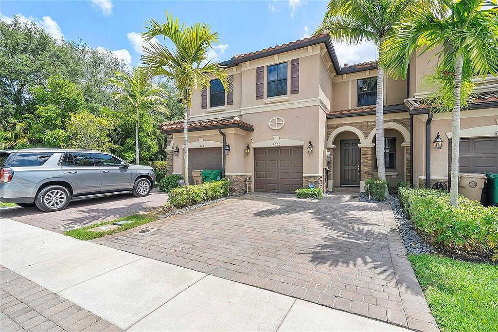 4990 Loebner Ter Davie, FL 33314 - Thumbnail 2