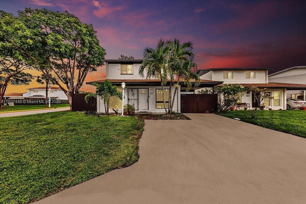 5287 NW 193rd Ln Opa Locka, FL 33055 - Thumbnail 2