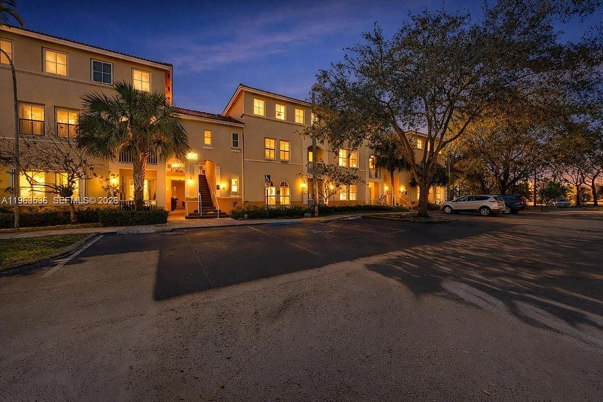 150 Jacaranda Country Club Dr APT 200 Plantation, FL 33324 - Thumbnail 2