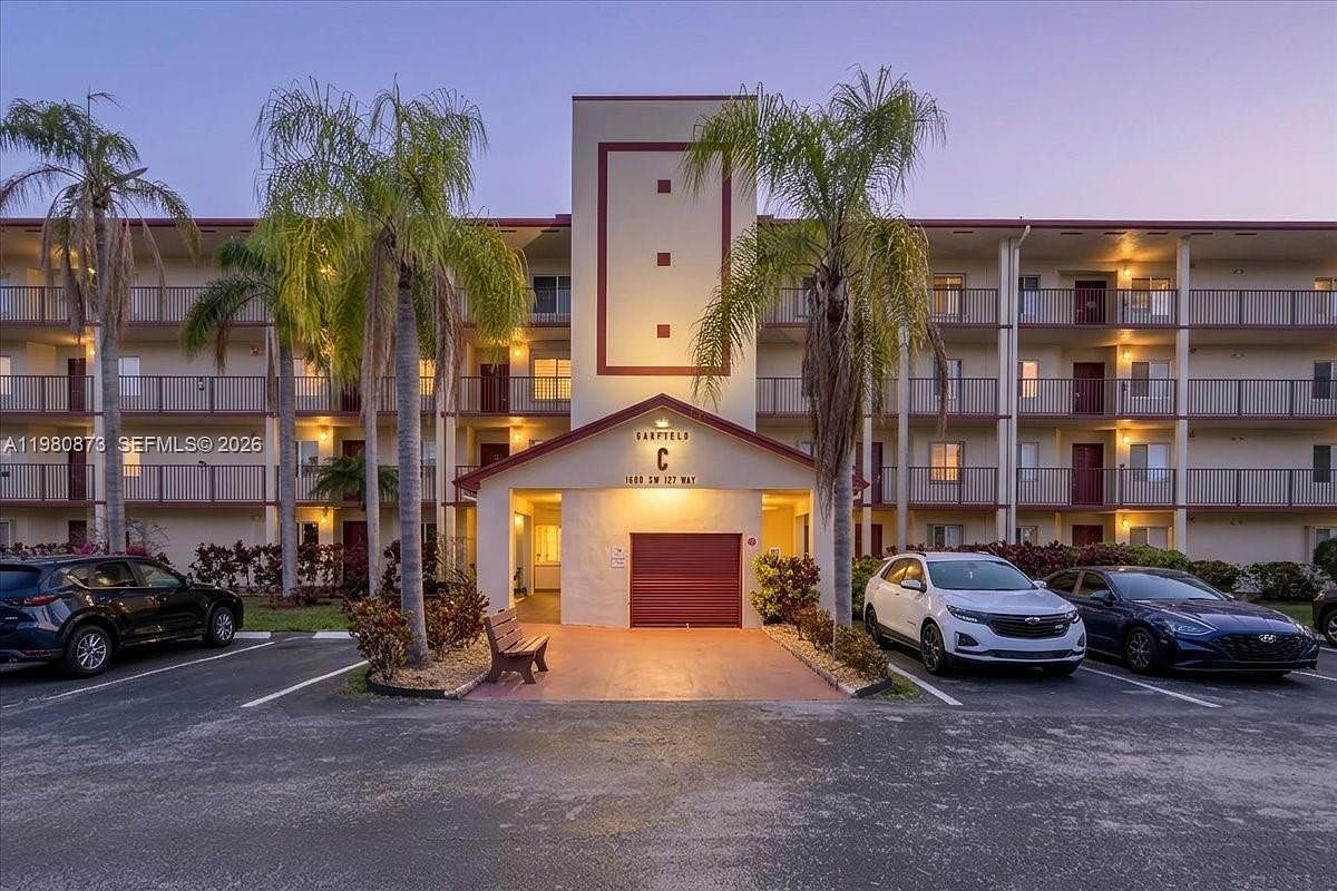 1600 SW 127th Way APT 102C Pembroke Pines, FL 33027  | Condominium
