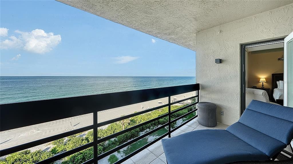 1055 Gulf Of Mexico Dr UNIT 504 Longboat Key, FL 34228 - Thumbnail 2