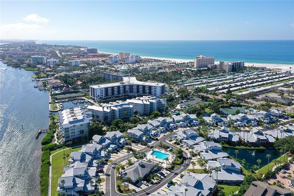 1328 Siesta Bayside Dr #1328-C Sarasota, FL 34242 - Thumbnail 2