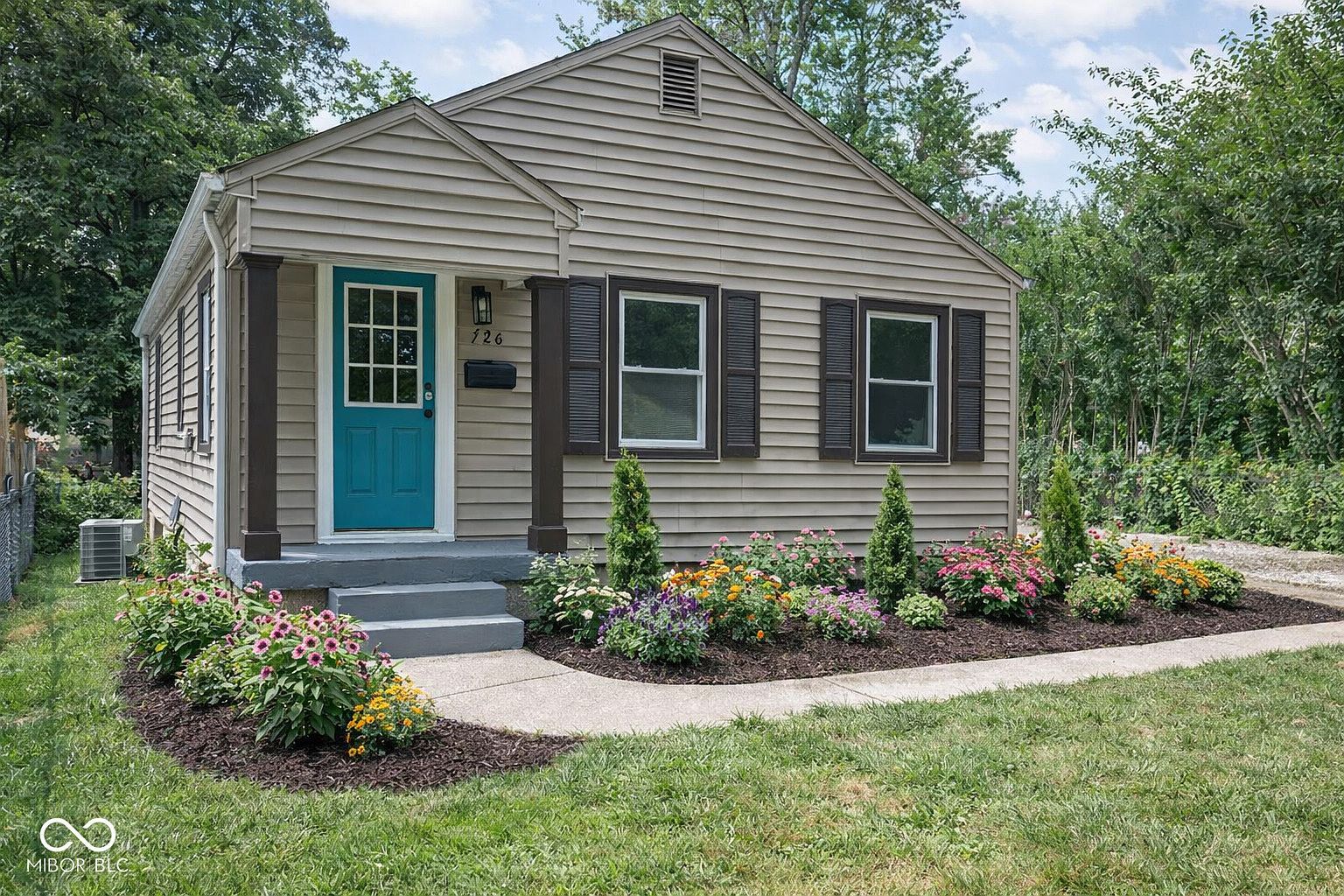 726 N Routiers Ave Indianapolis, IN 46219 - Thumbnail 2