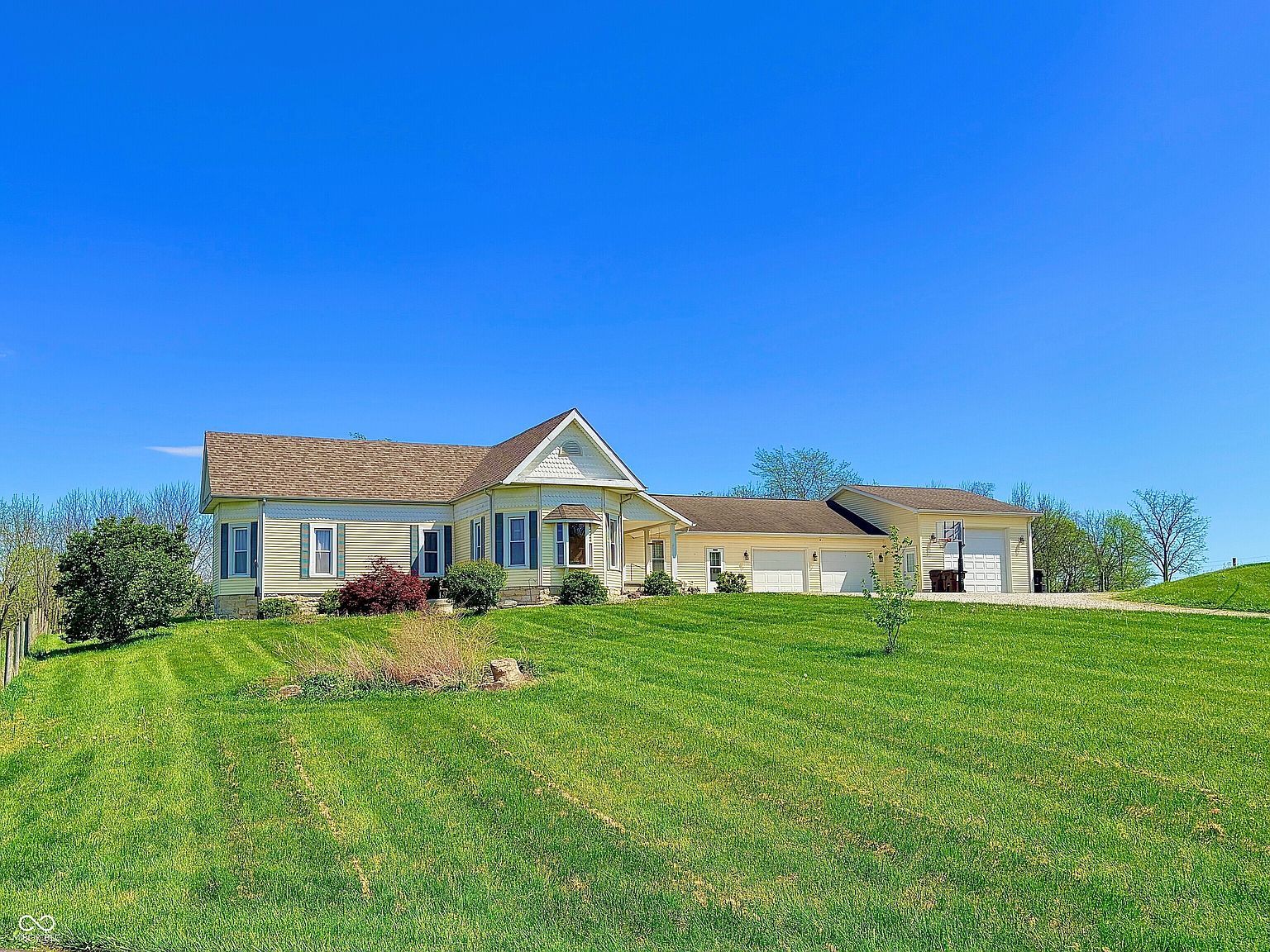15241 E Jackson Rd Hope, IN 47246  | Single Family