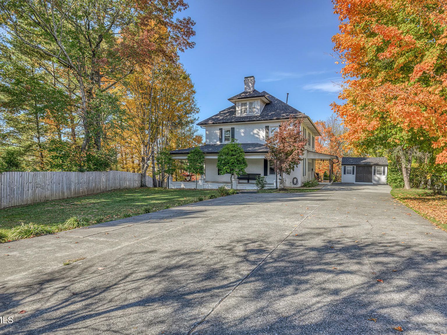 1505 W Lakeview Dr Johnson City, TN 37601 - Thumbnail 2