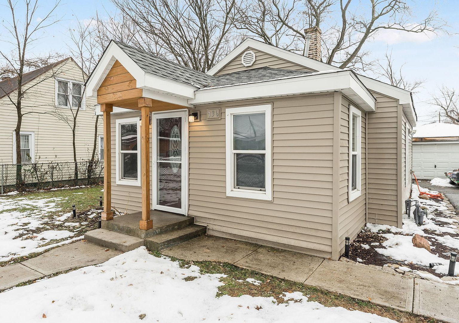 136 W 156th St Harvey, IL 60426 - Thumbnail 2