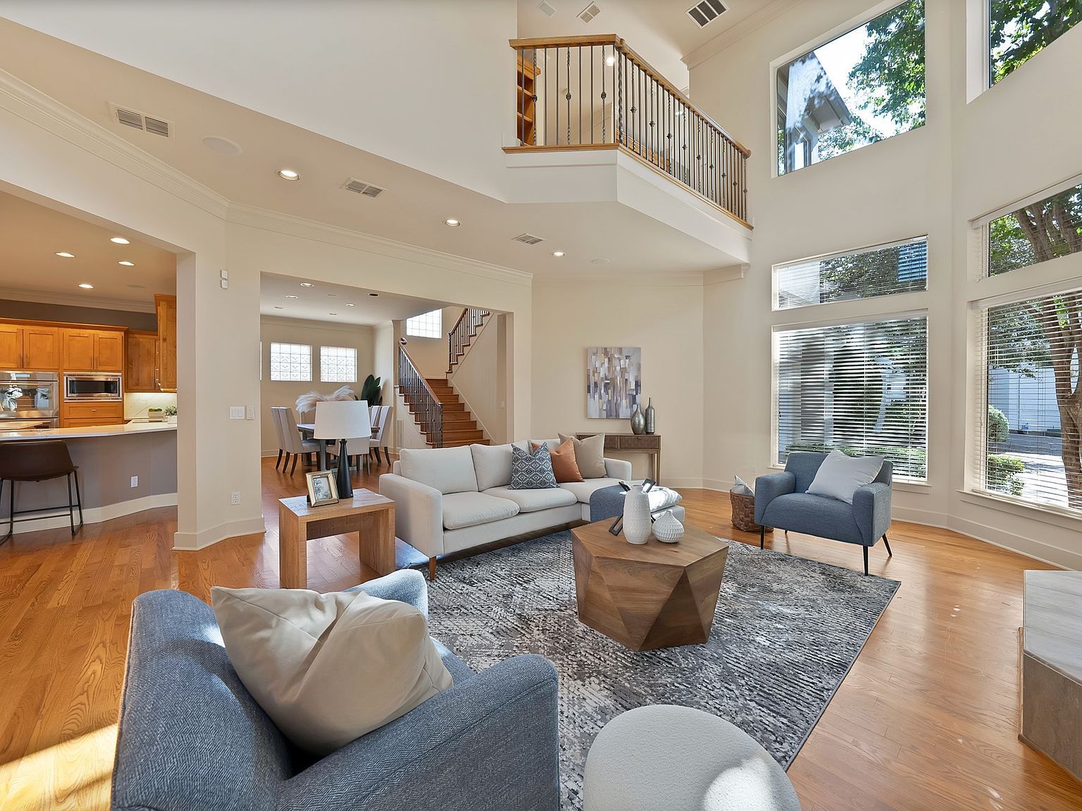 4010 Rawlins St Dallas, TX 75219 - Thumbnail 2