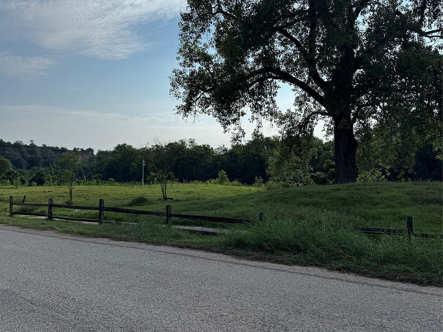 736 E Riverside Dr Bastrop, TX 78602 - Thumbnail 2