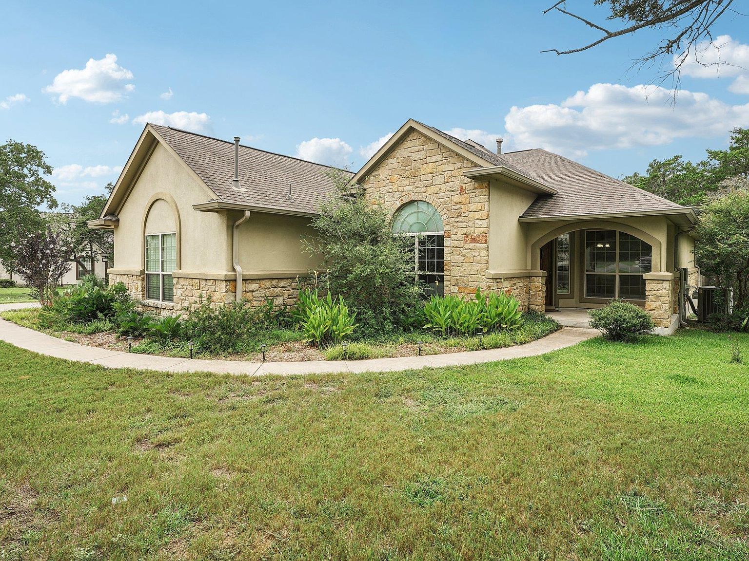126 Spanish Trl Bastrop, TX 78602 - Thumbnail 2