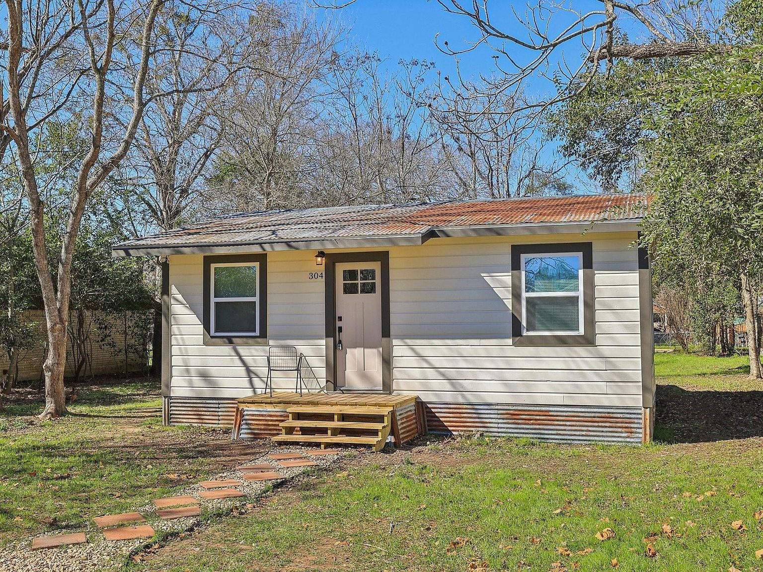 304 Harris St Smithville, TX 78957 - Thumbnail 2