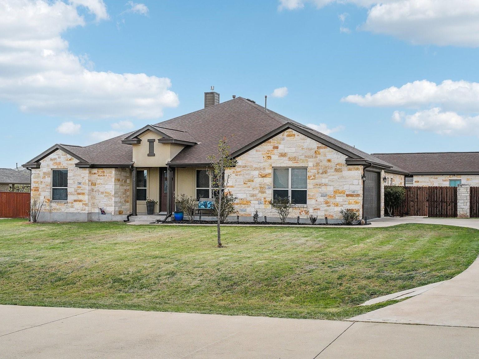 281 Chisholm Trl Bastrop, TX 78602 - Thumbnail 2