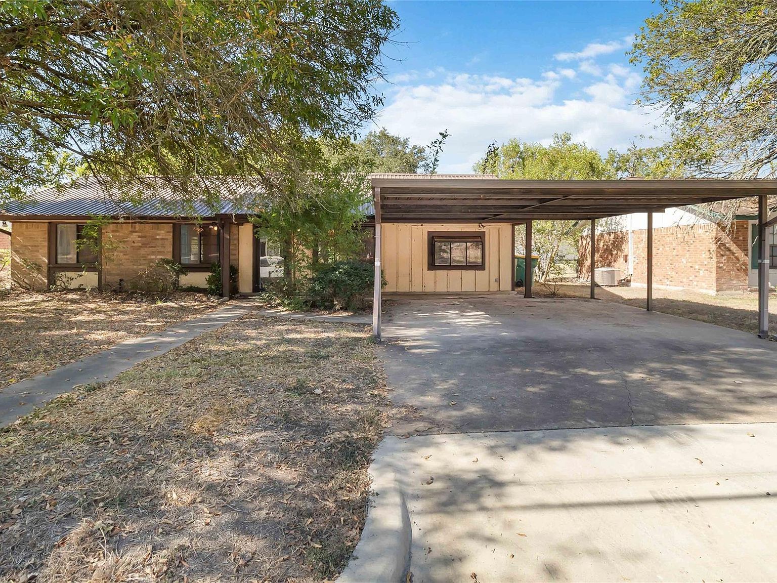 757 N Main St La Grange, TX 78945 - Thumbnail 2