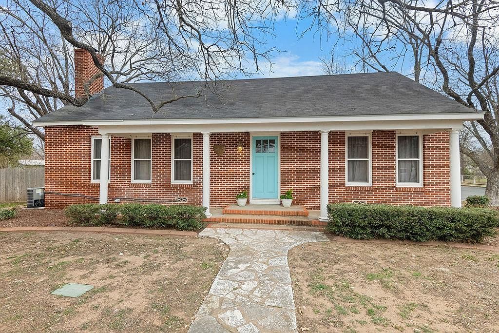 901 N Llano St Fredericksburg, TX 78624 - Thumbnail 2