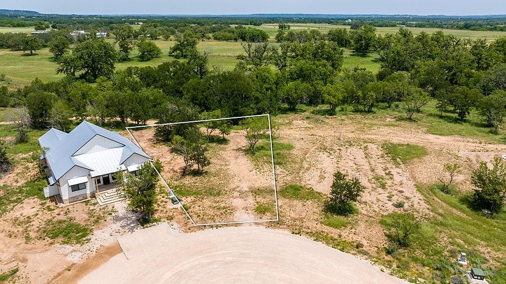 33 Lager Ct Fredericksburg, TX 78624 - Thumbnail 2