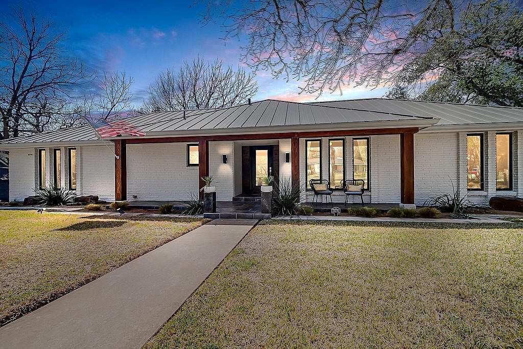 107 Glenwood Dr Fredericksburg, TX 78624  | Single Family