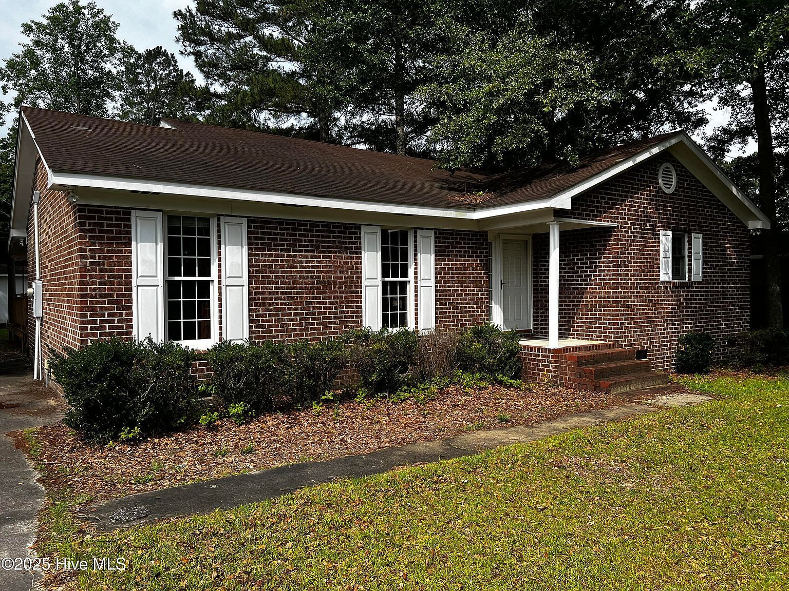 2746 Pinewood Dr Kinston, NC 28504 - Thumbnail 2