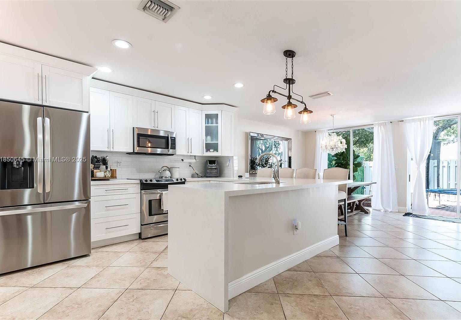 5224 NW 103rd Ave Doral, FL 33178 - Thumbnail 2