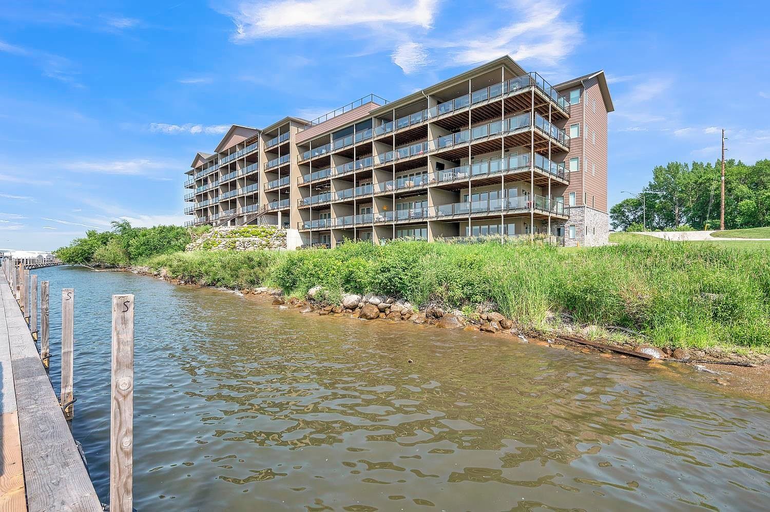 570 Linden Dr #104 Arnolds Park, IA 51331 - Thumbnail 2