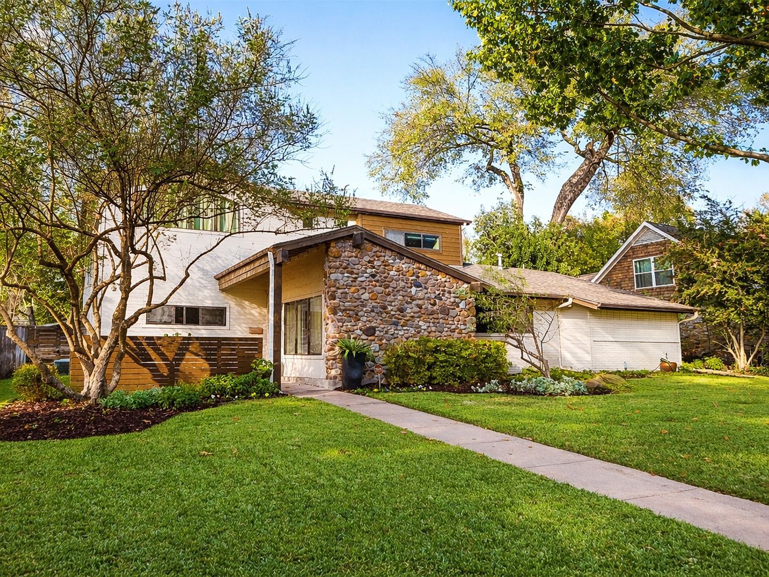 9747 Broken Bow Rd Dallas, TX 75238 - Thumbnail 2