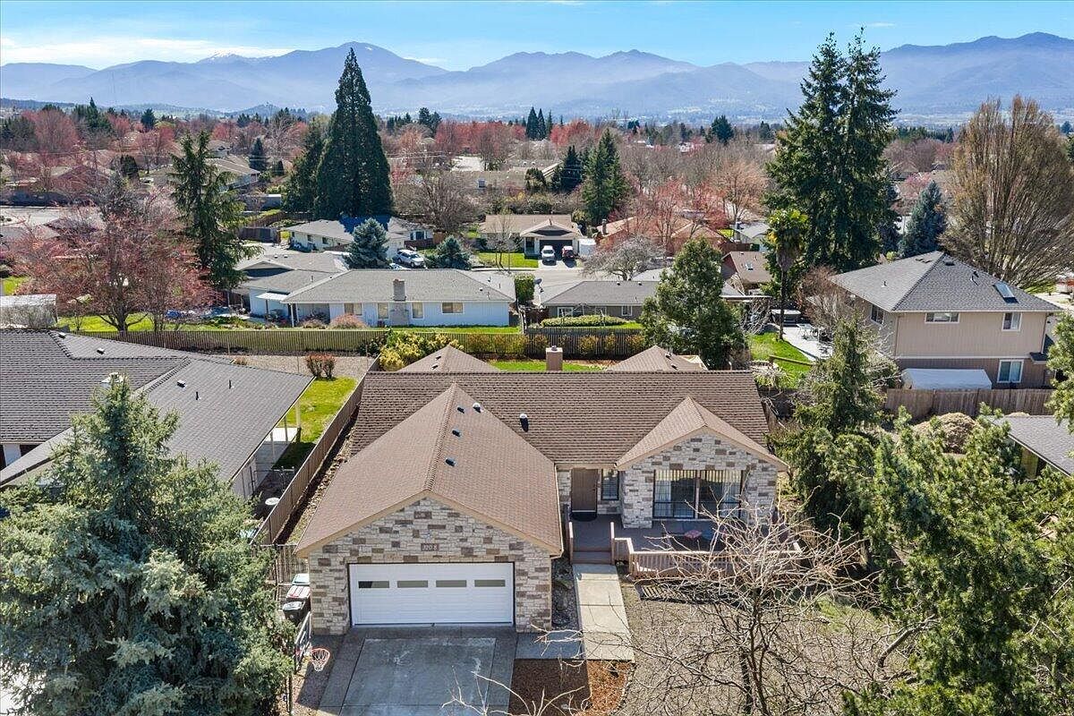 3208 Burton Dr Medford, OR 97504 - Thumbnail 2