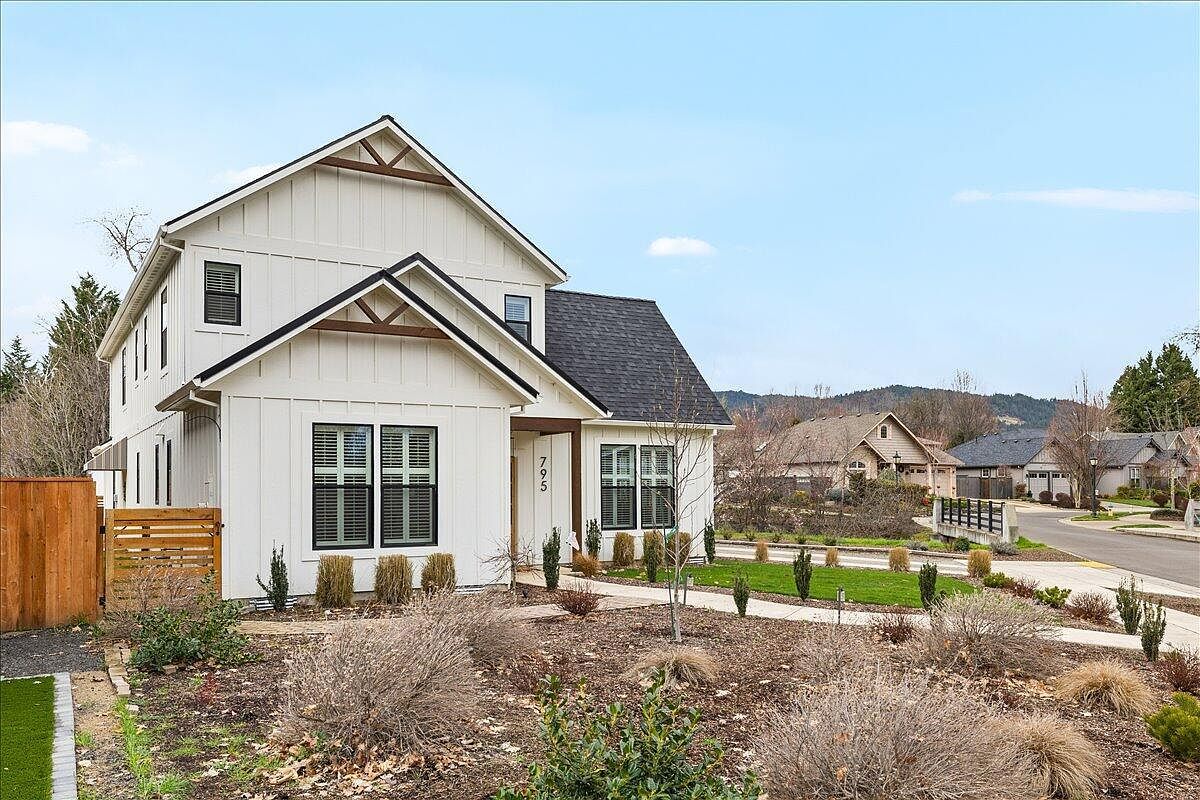 795 Bybee Dr Jacksonville, OR 97530 - Thumbnail 2