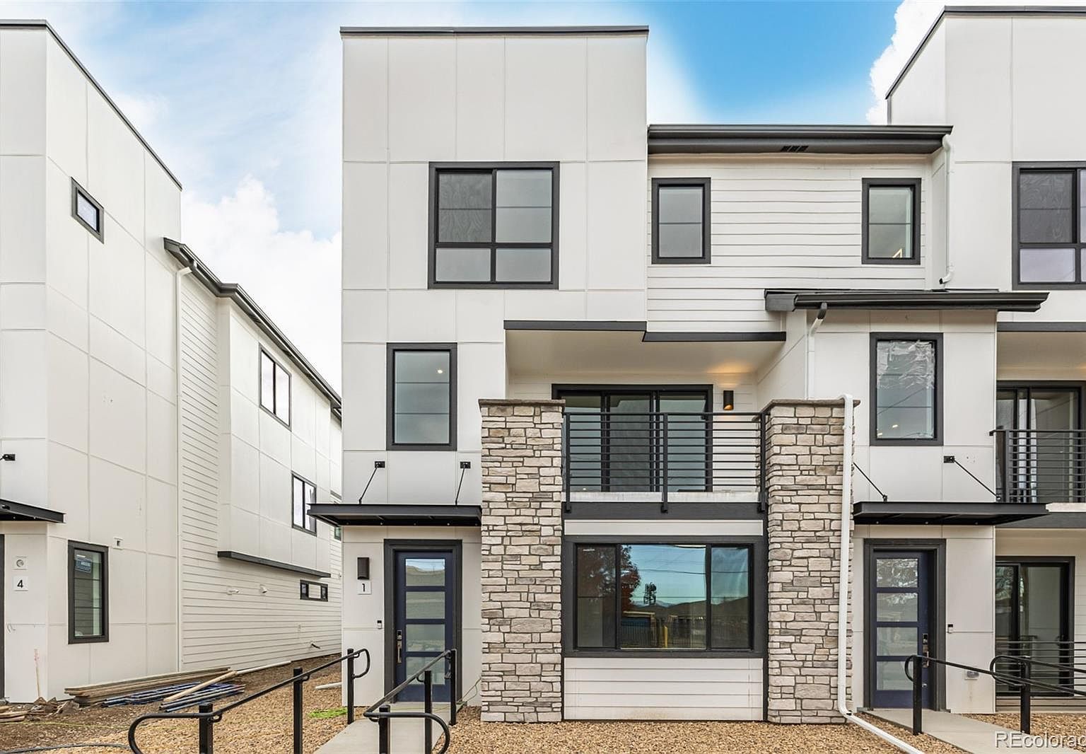 2076 S Holly St UNIT 1 Denver, CO 80222 - Thumbnail 2