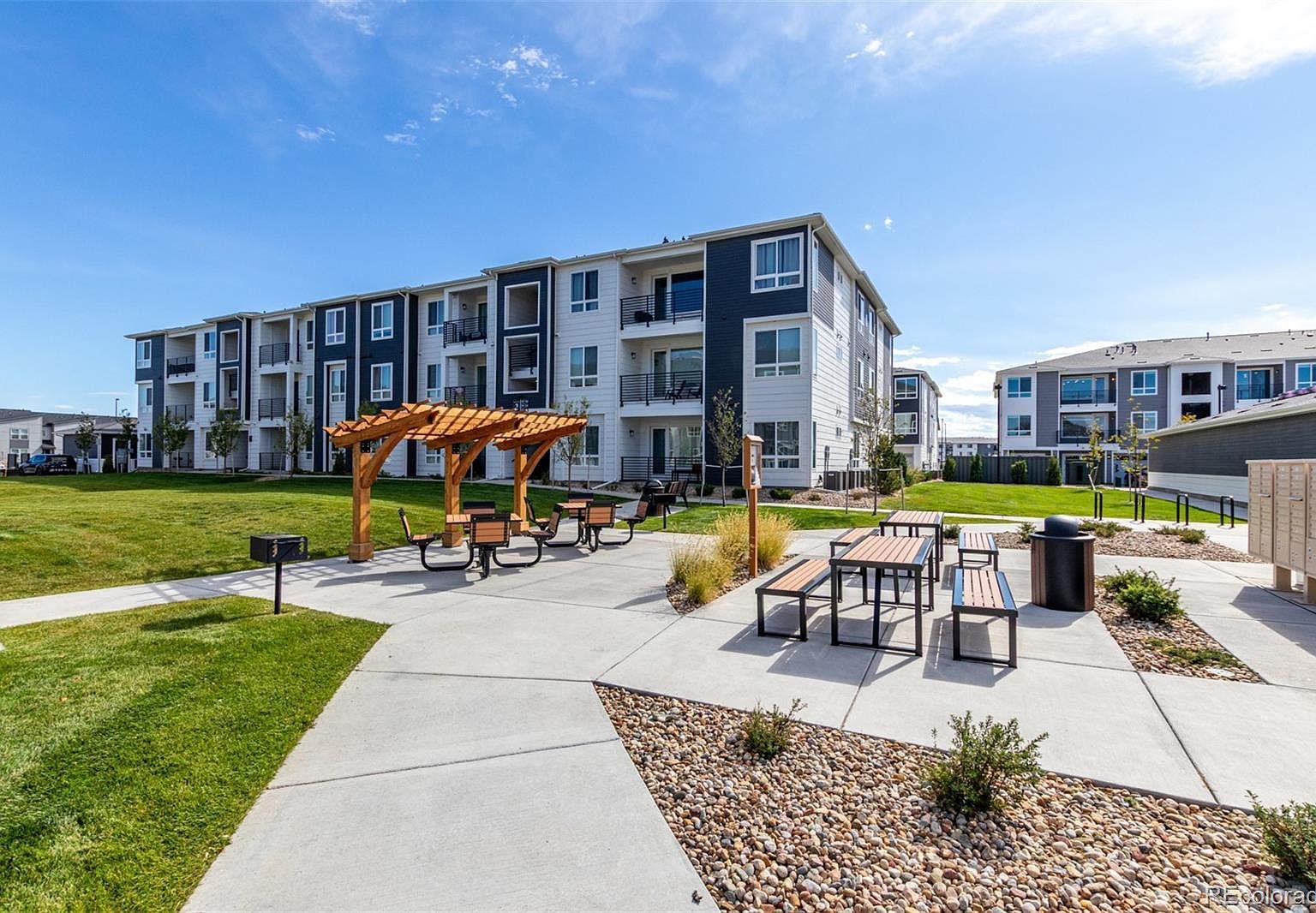 6153 N Ceylon St Building 3-303 Denver, CO 80249 - Thumbnail 2