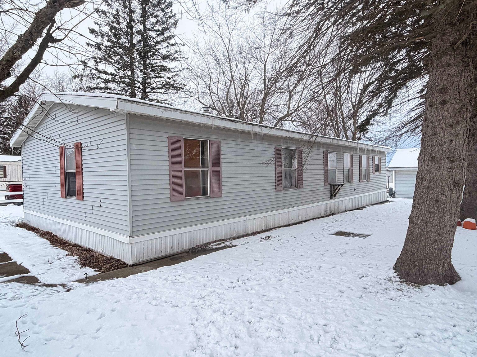 452 Elm St Breckenridge, MI 48615 - Thumbnail 2