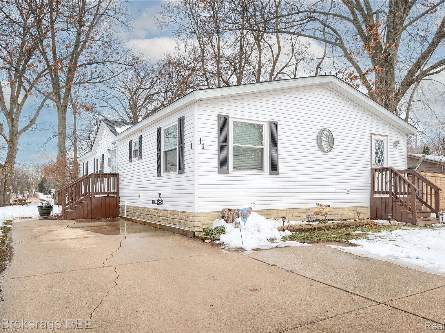 11 Crane Lake Dr Linden, MI 48451 - Thumbnail 2