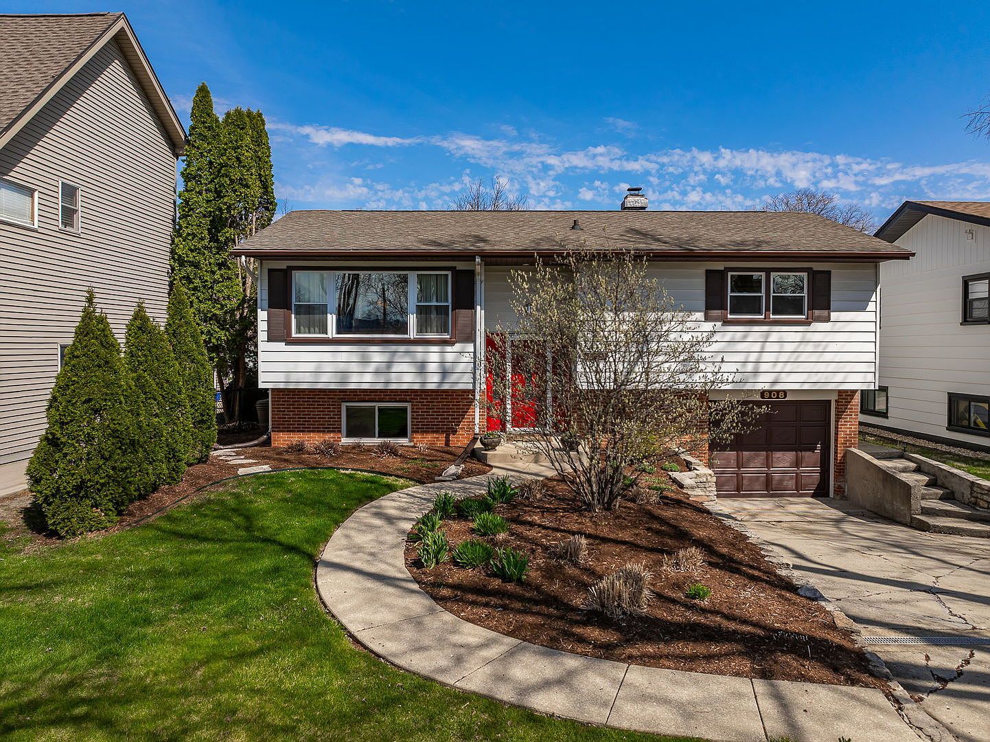 908 40th St Downers Grove, IL 60515  | Single Family