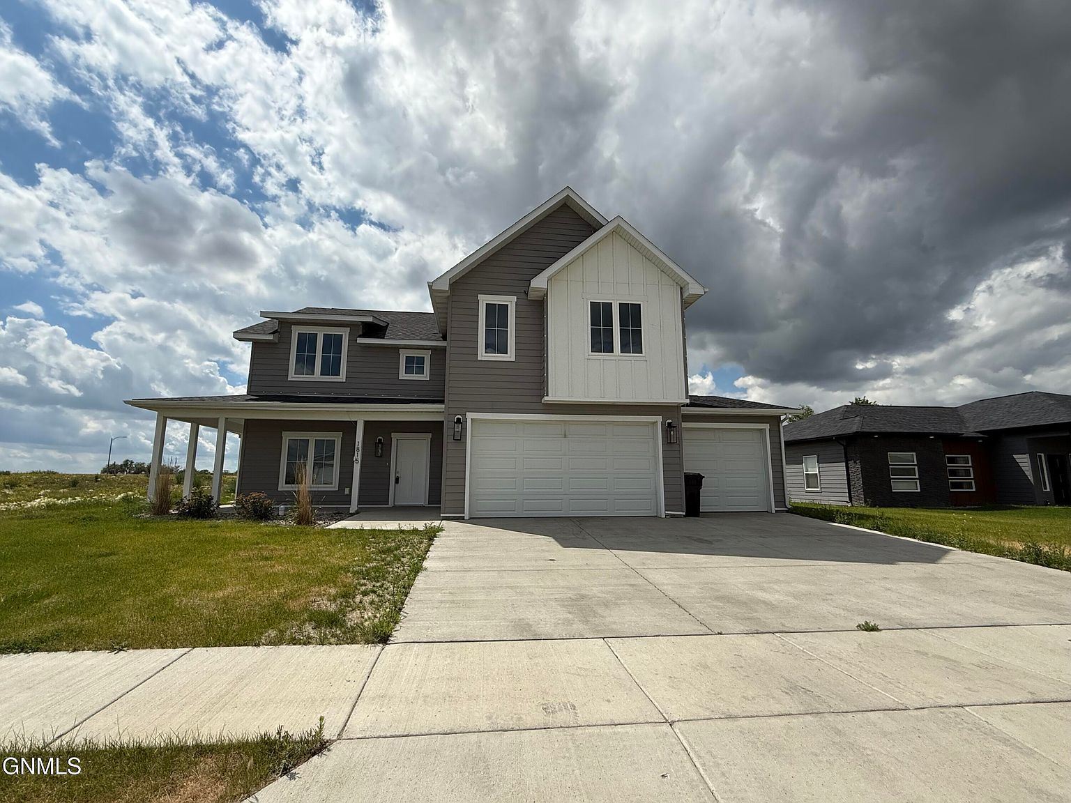 1815 36th Ave W Williston, ND 58801 - Thumbnail 2