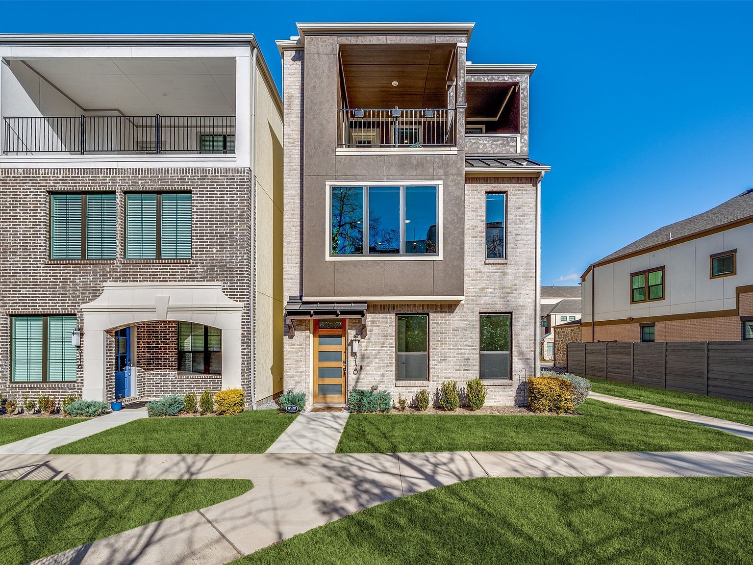 8120 Hastings Dr Dallas, TX 75231 - Thumbnail 2