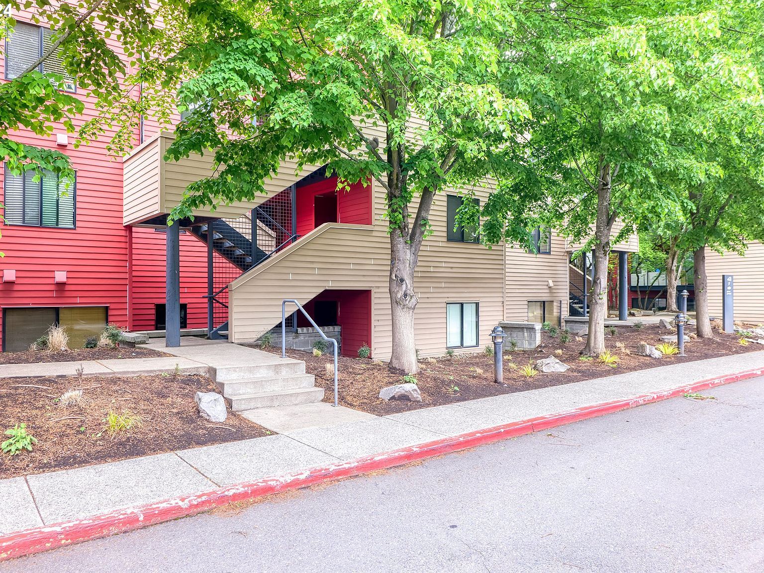 810 NW Naito Pkwy APT F11 Portland, OR 97209 - Thumbnail 2