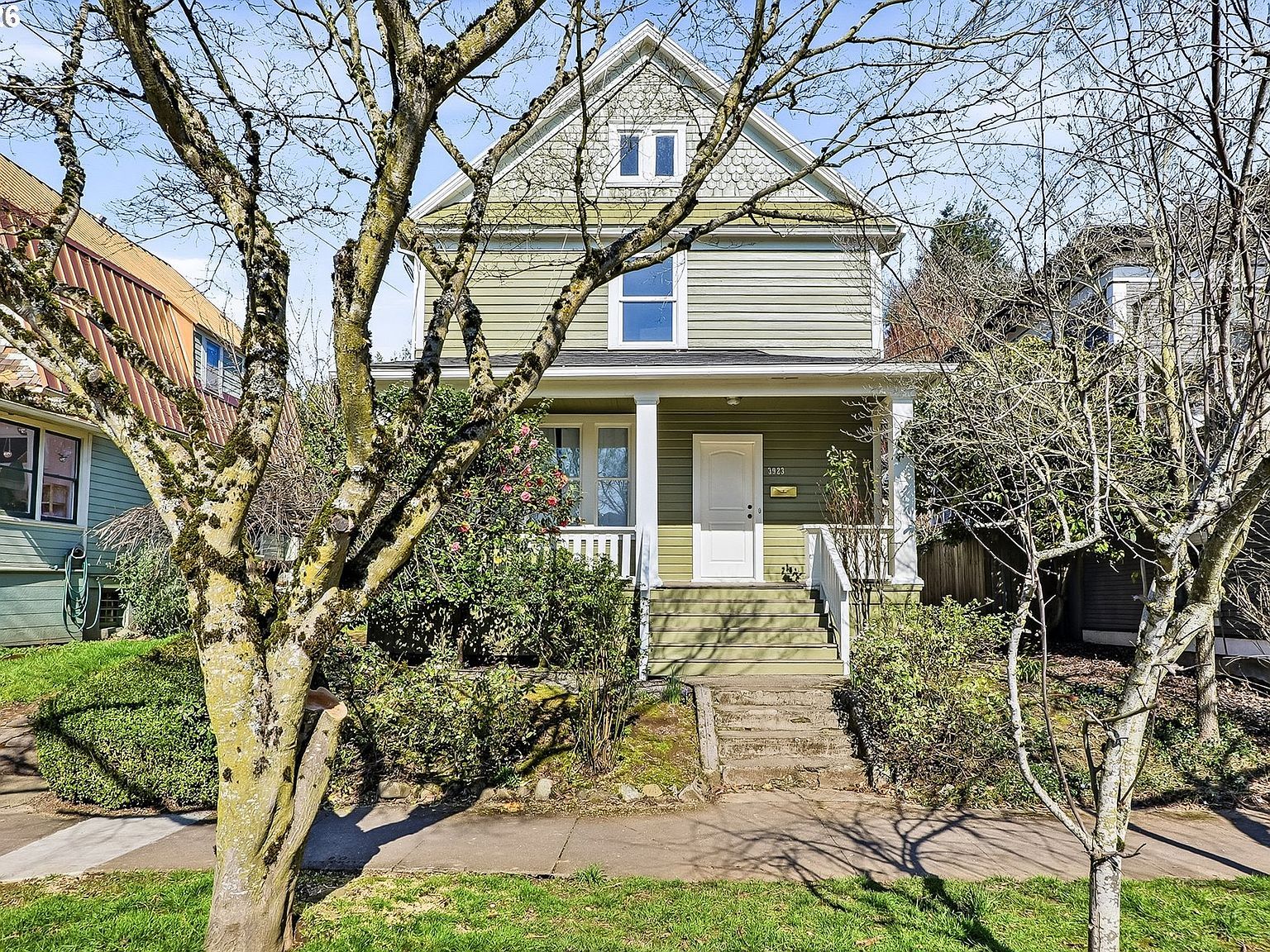 3923 SE Main St Portland, OR 97214 - Thumbnail 2