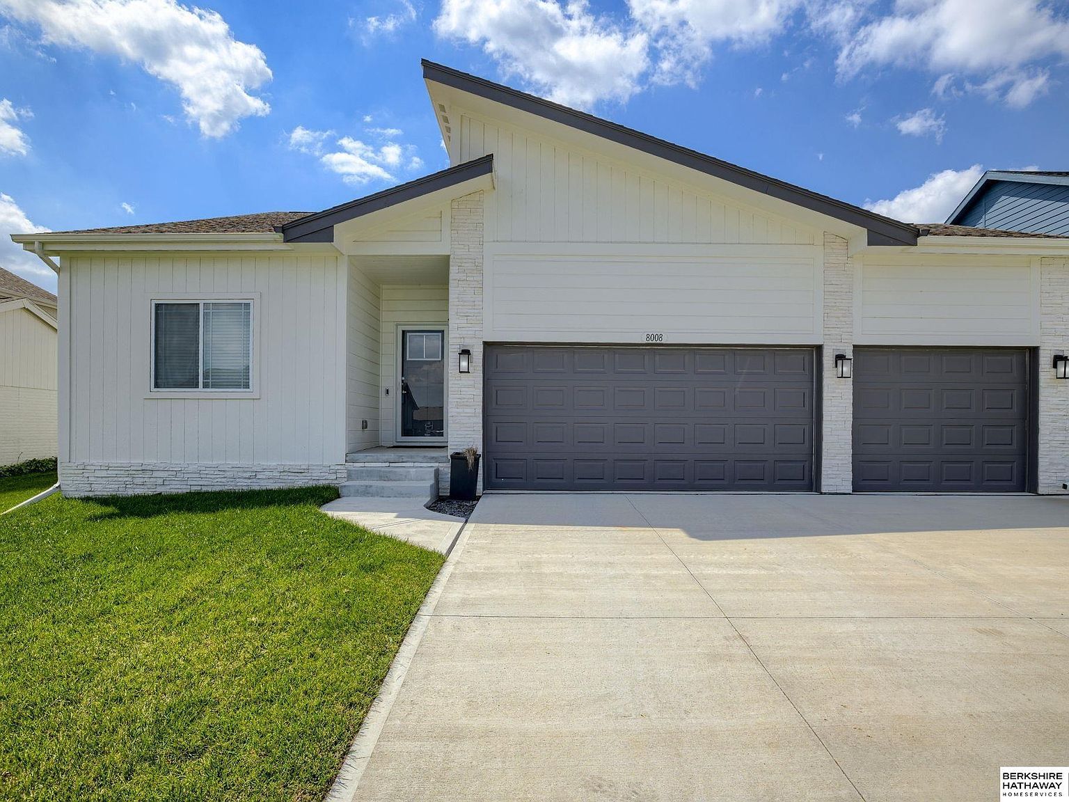 8008 S 200th St Gretna, NE 68028 - Thumbnail 2