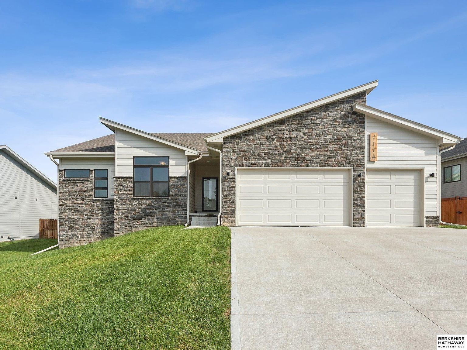 2116 Gindy Dr Bellevue, NE 68147 - Thumbnail 2