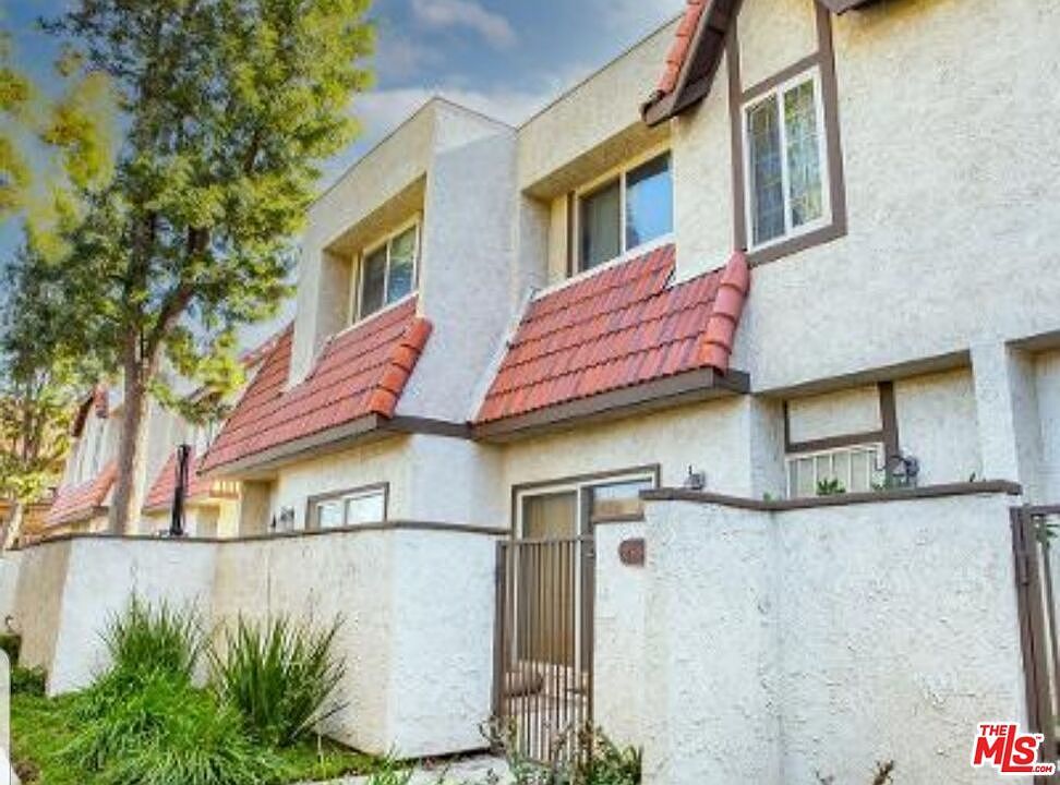 27656 Ironstone Dr APT 2 Santa Clarita, CA 91387 - Thumbnail 2