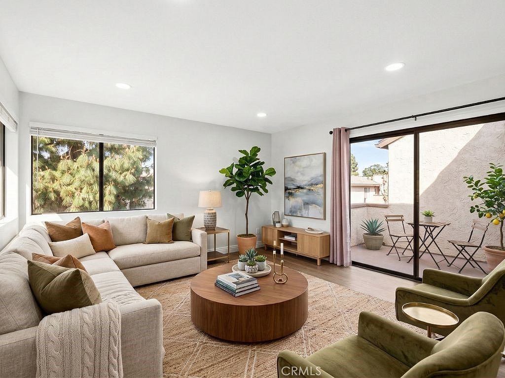 1329 Massachusetts Ave APT 202 Riverside, CA 92507 - Thumbnail 2