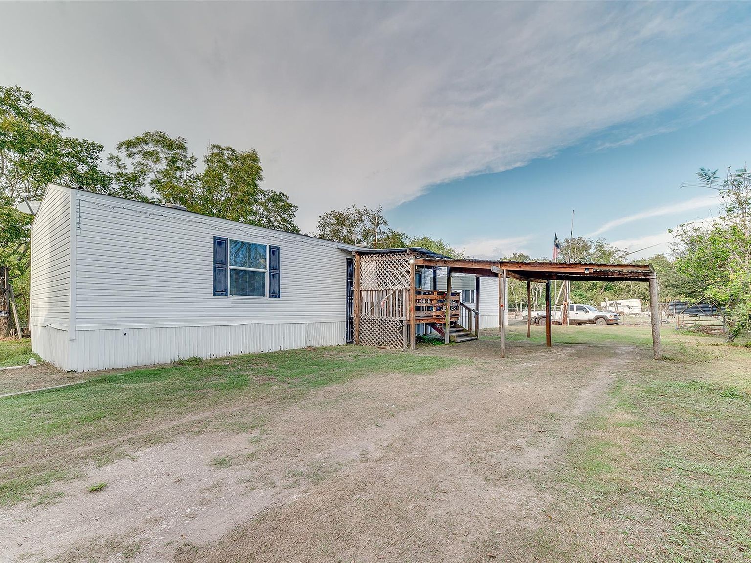 232 S Kerr Rd Wharton, TX 77488 - Thumbnail 2