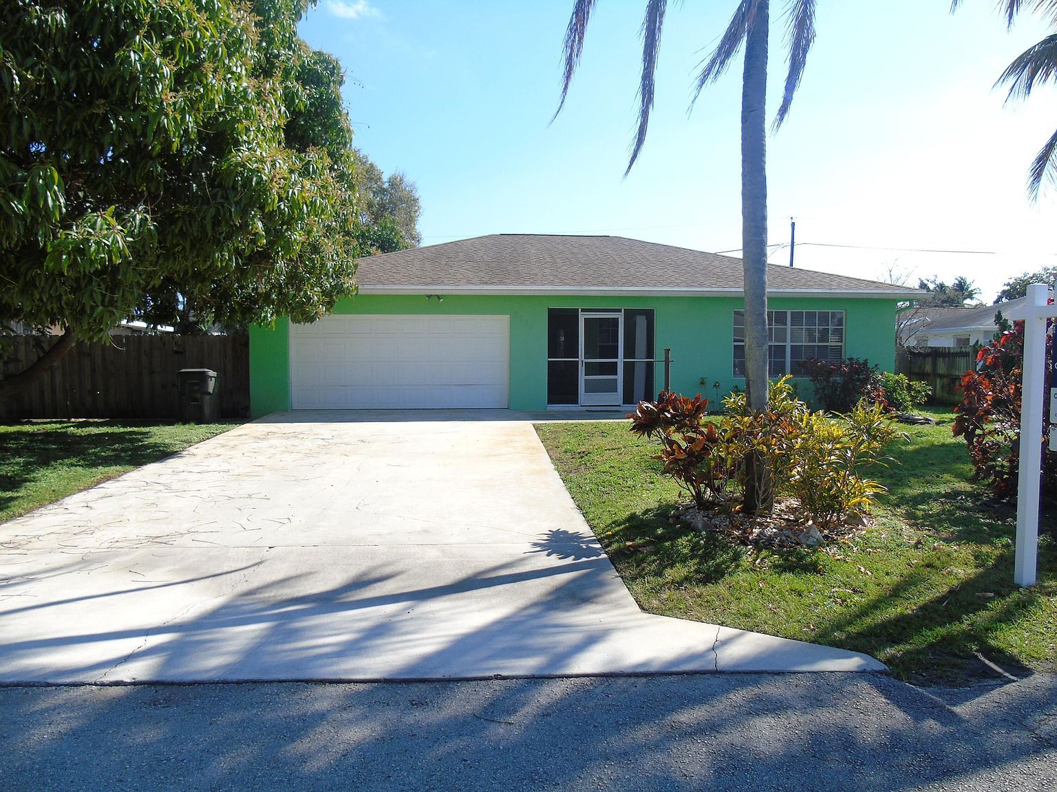 6902 S Plymouth Dr Lake Worth, FL 33462 - Thumbnail 2