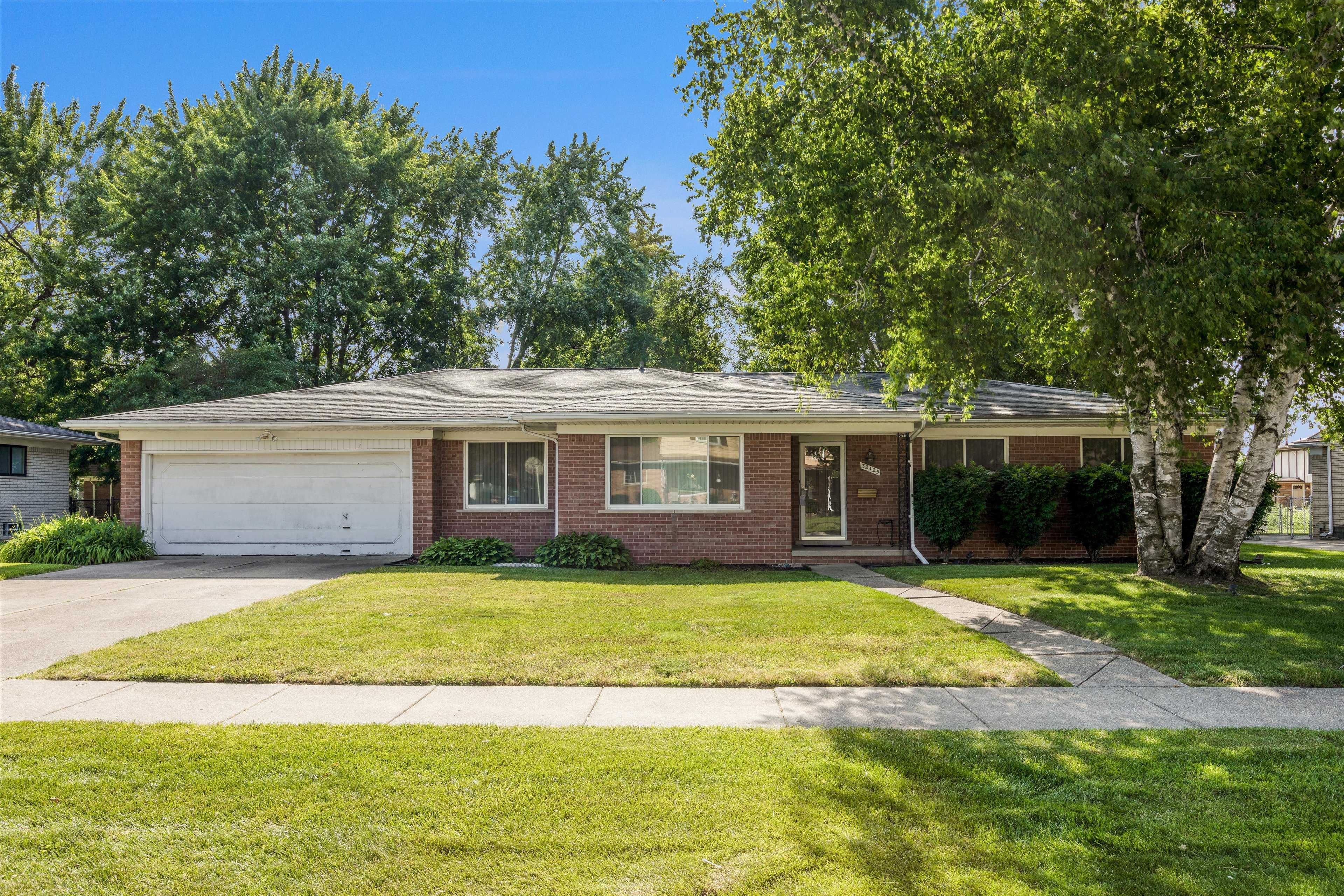 32425 Northampton Drive, Warren, MI, USA, 48093 | Single Family