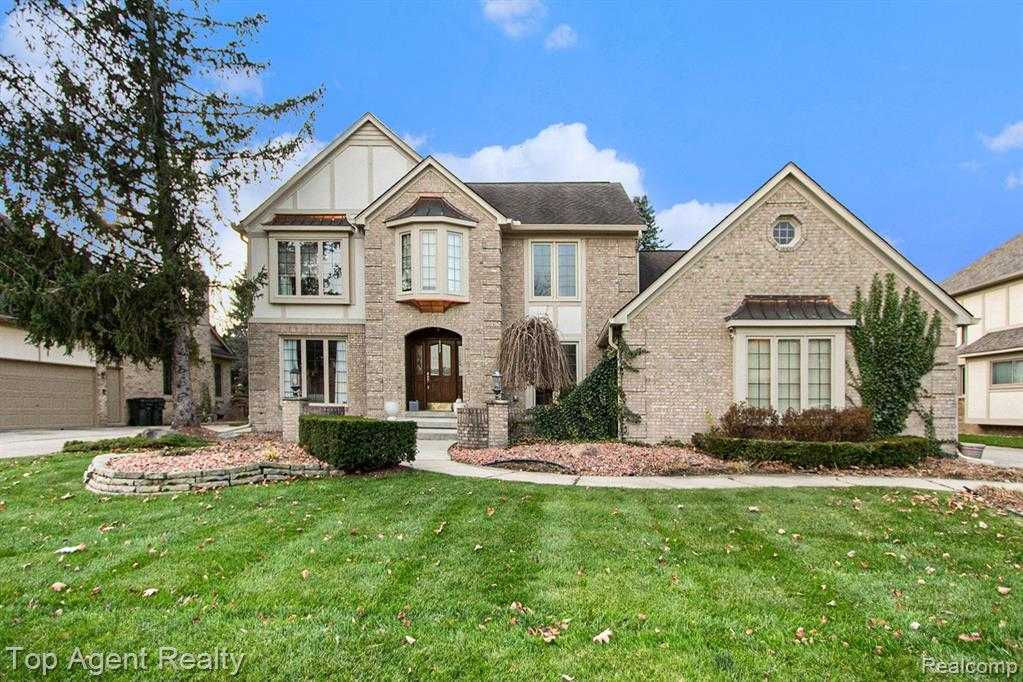 54511 Ridgeview Drive, Shelby Township, MI 48316, USA  | Single Family